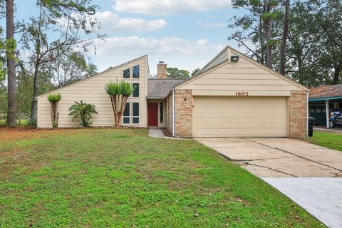 Photo of 1602 Chestnut Ridge Road, Kingwood, TX 77339 (MLS # 37242380)
