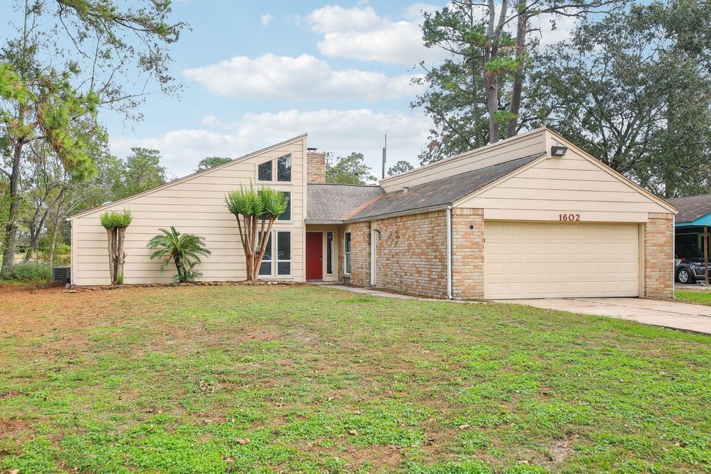Photo of 1602 Chestnut Ridge Road, Kingwood, TX 77339 (MLS # 37242380)