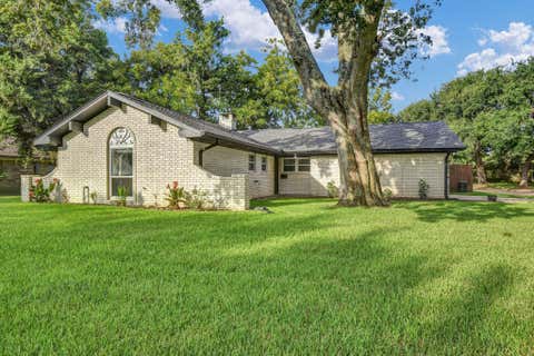 Photo of 152 Cannon Street, Clute, TX 77531 (MLS # 50378349)