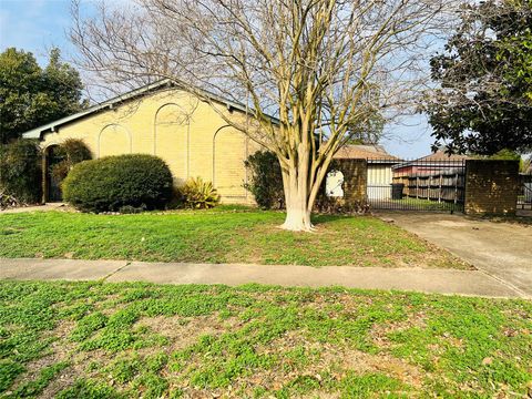 Photo of 12614 Hunting Briar Drive, Houston, TX 77099 (MLS # 20472119)