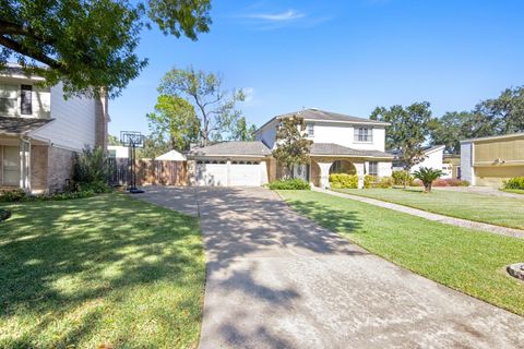 Photo of 13910 Ella Lee Lane, Houston, TX 77077 (MLS # 61012103)