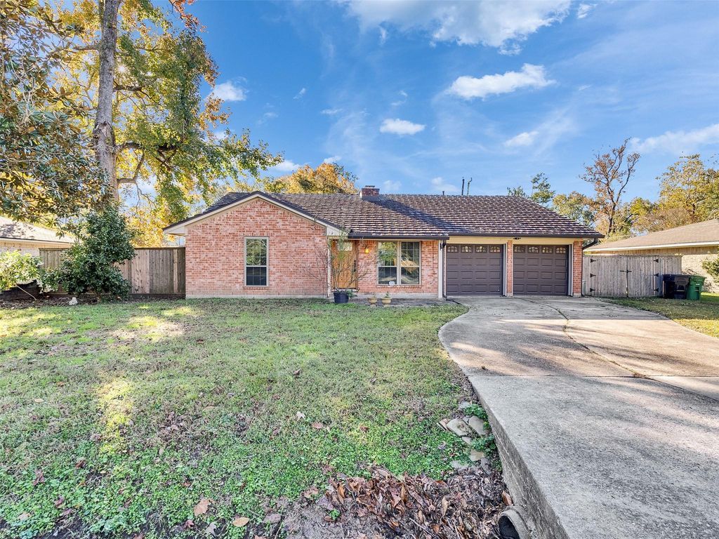 Photo of 730 Broad Ripple Drive, Houston, TX 77336 (MLS # 48689220)