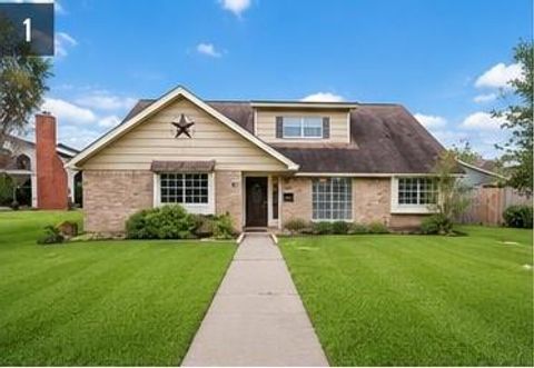 Photo of 1705 20th Avenue N, Texas City, TX 77590 (MLS # 52641131)