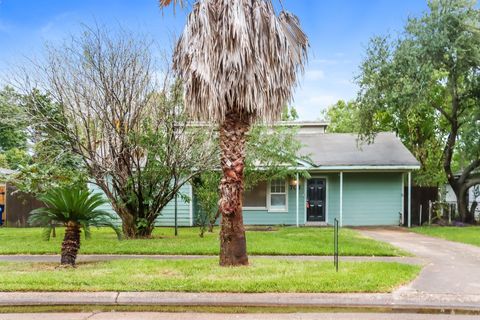 Photo of 701 22nd Avenue N, Texas City, TX 77590 (MLS # 12345217)