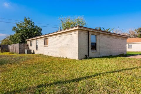 Photo of 3348 Scotch Moss Lane, La Porte, TX 77571 (MLS # 24723905)