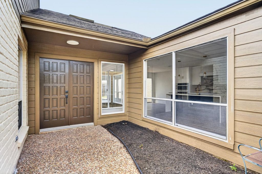 Photo of 2218 Ashford Hollow Lane, Houston, TX 77077 (MLS # 54069322)