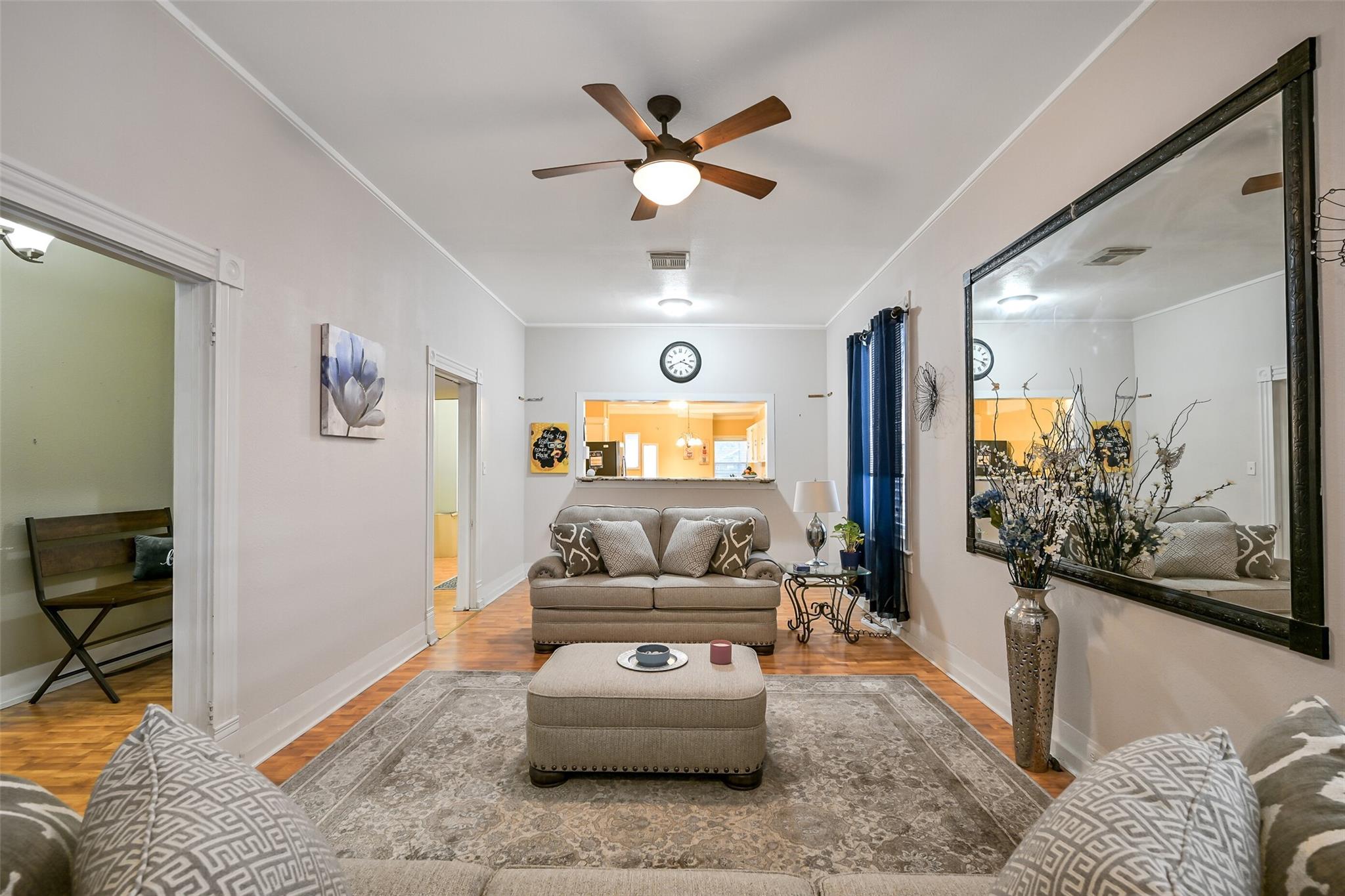 2809 Bernardo De Galvez Avenue