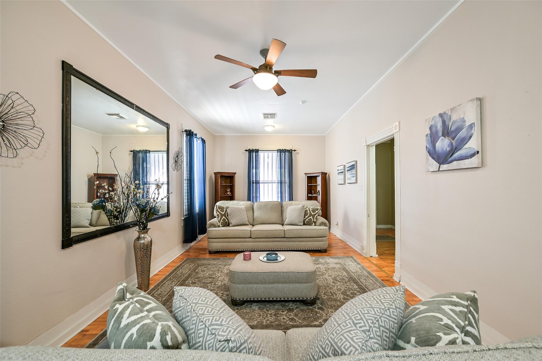 2809 Bernardo De Galvez Avenue
