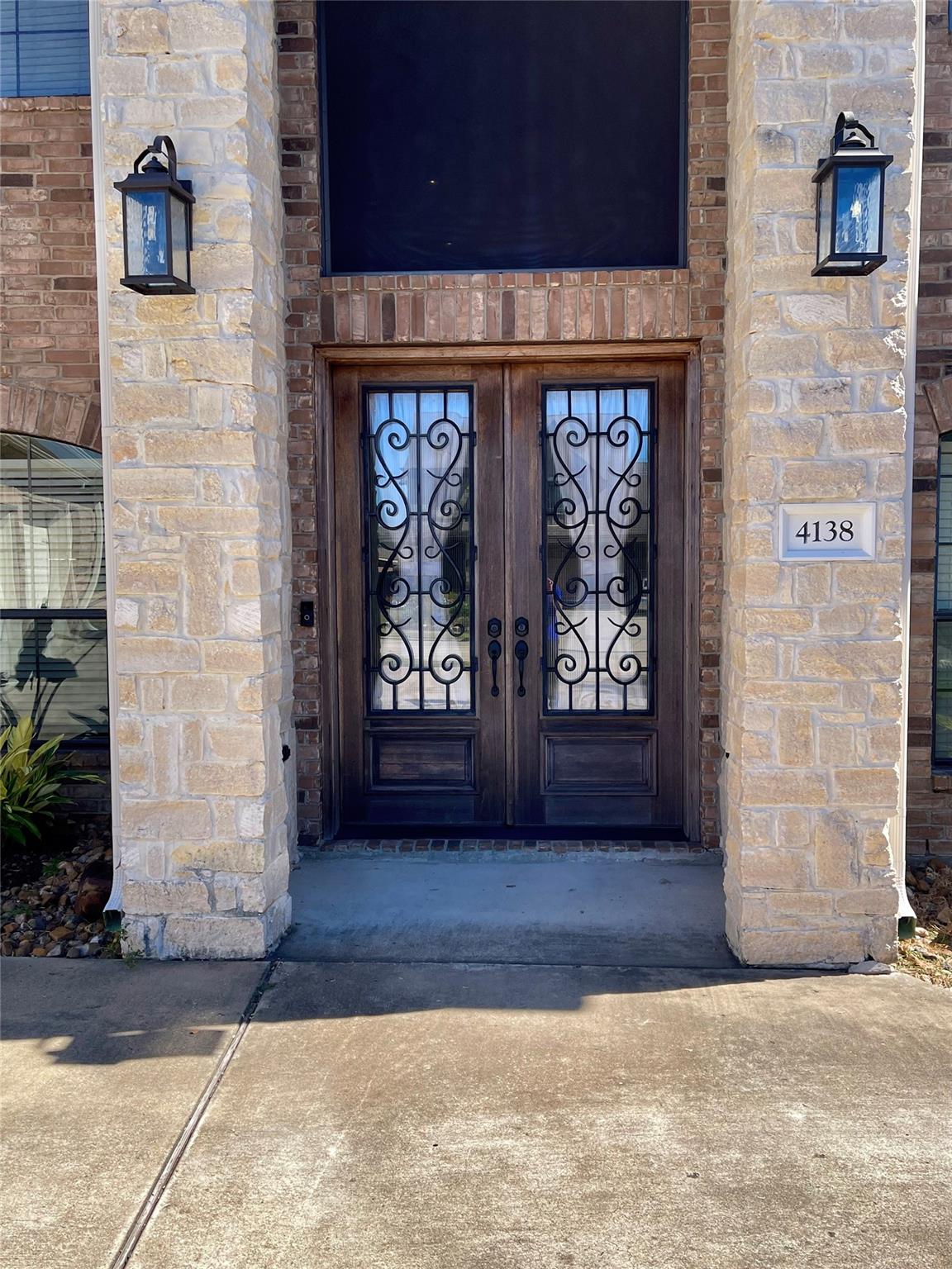 4138 Lakepointe Forest Drive