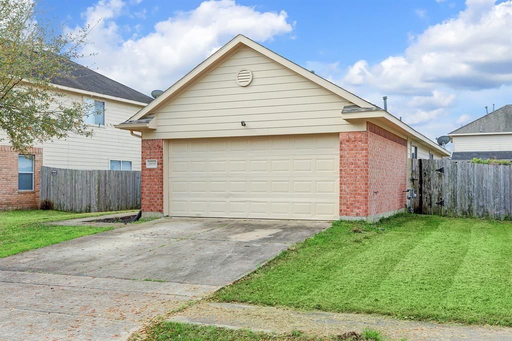 Photo of 11010 Clear Villa Lane, Houston, TX 77034 (MLS # 6790657)