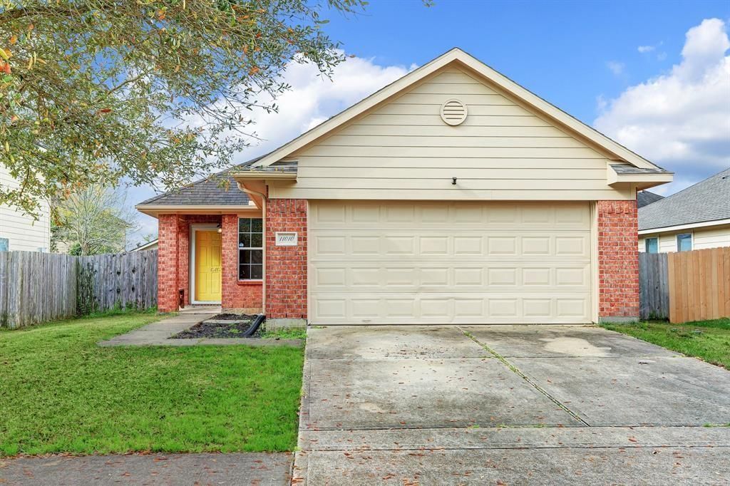 Photo of 11010 Clear Villa Lane, Houston, TX 77034 (MLS # 6790657)