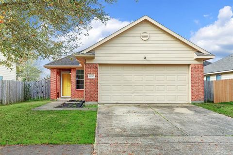 Photo of 11010 Clear Villa Lane, Houston, TX 77034 (MLS # 6790657)