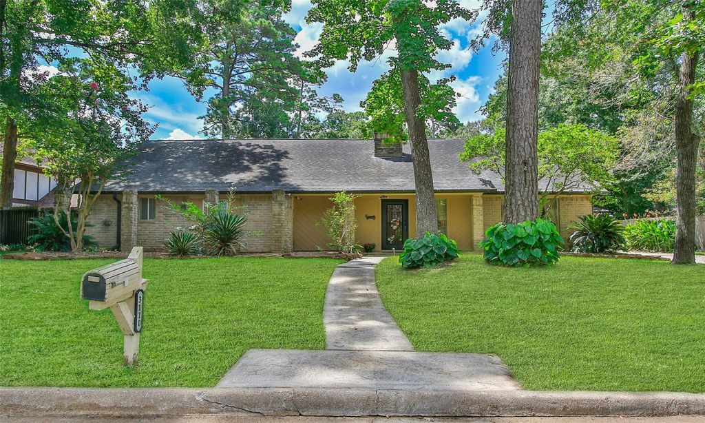 Photo of 3110 Parkdale Drive, Houston, TX 77339 (MLS # 74162706)