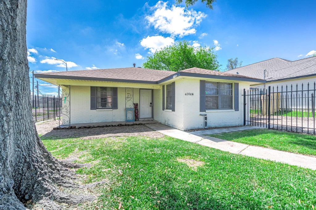 Photo of 4356 Phlox Street, Houston, TX 77051 (MLS # 3537198)