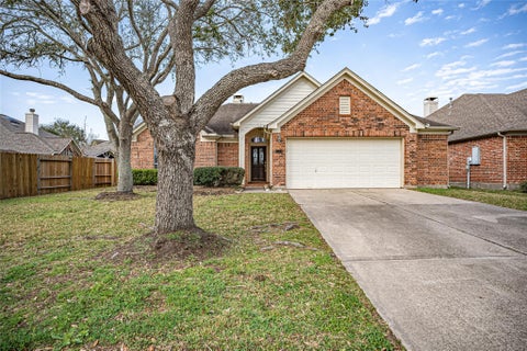 Photo of 2215 Waters Edge Lane, League City, TX 77573 (MLS # 63254836)