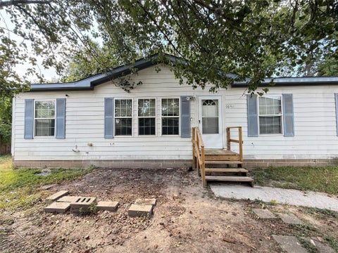Photo of 905 Grenshaw Street #B, Houston, TX 77088 (MLS # 63940845)