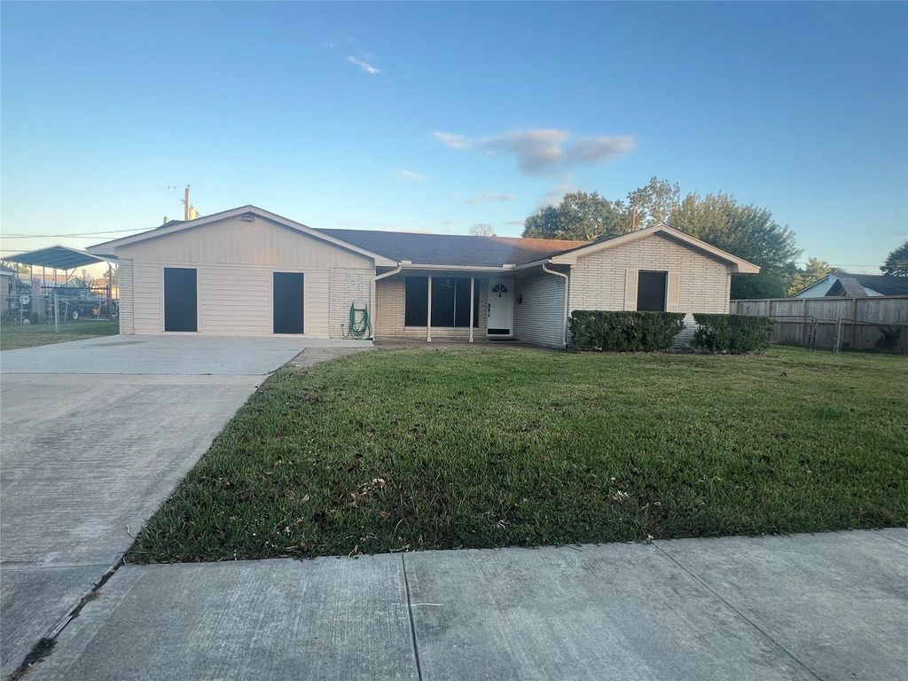 Photo of 721 S 3rd Street, La Porte, TX 77571 (MLS # 67903807)