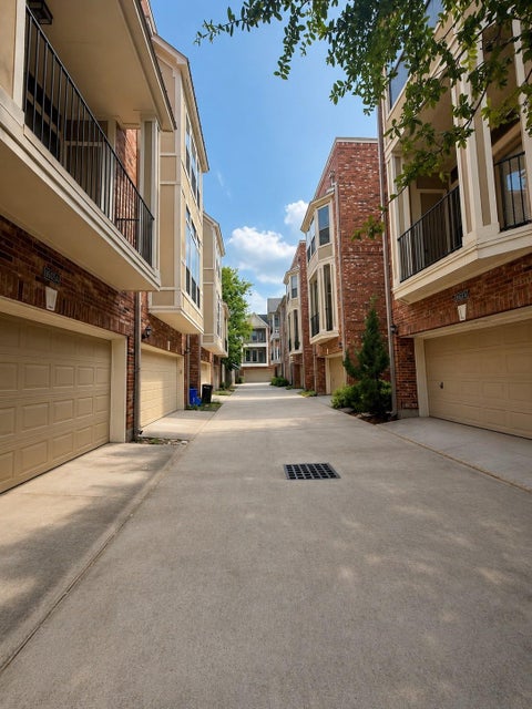 Photo of 1605 W Dallas Street #C, Houston, TX 77019 (MLS # 31180141)