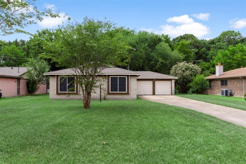 Photo of 947 W Bertrand Street, Houston, TX 77088 (MLS # 34522069)