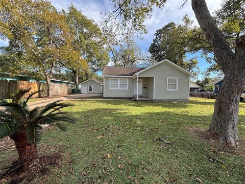 Photo of 1401 Austin Street, La Marque, TX 77568 (MLS # 6223048)
