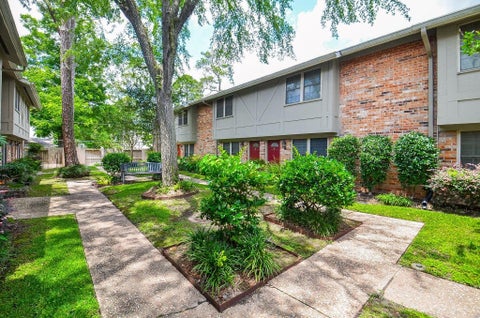 Photo of 515 Tallowood Road #1, Houston, TX 77024 (MLS # 44670396)