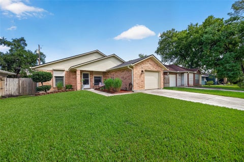 Photo of 2316 29th Avenue N, Texas City, TX 77590 (MLS # 12158396)