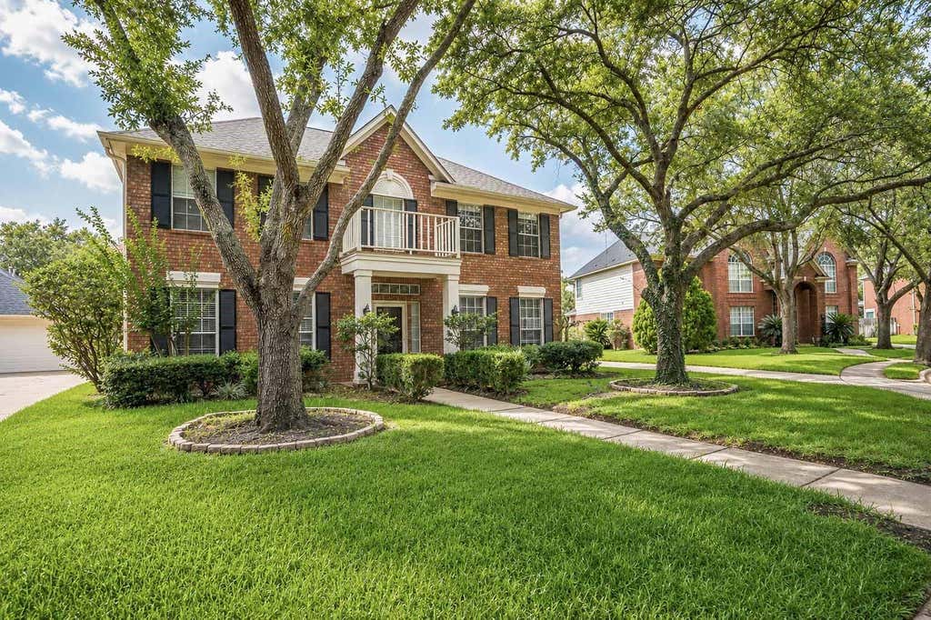 Photo of 2010 Claire Court, Sugar Land, TX 77478 (MLS # 16379549)