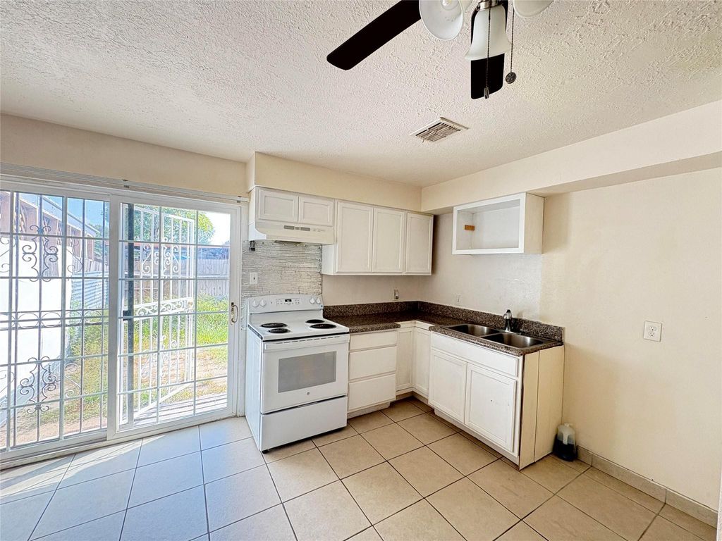 Photo of 7225 Cook Road, Houston, TX 77072 (MLS # 31956533)