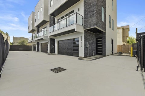 Townhouse For Sale - 3118 Clay Street<br/> Houston, TX 77003
