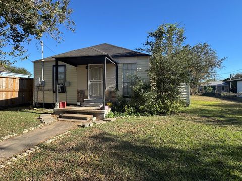 Homes For Sale - 306 First Street<br/> Eagle Lake, TX 77434