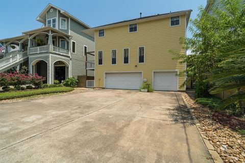 Photo of 804 Bay Avenue, Kemah, TX 77565 (MLS # 15260743)