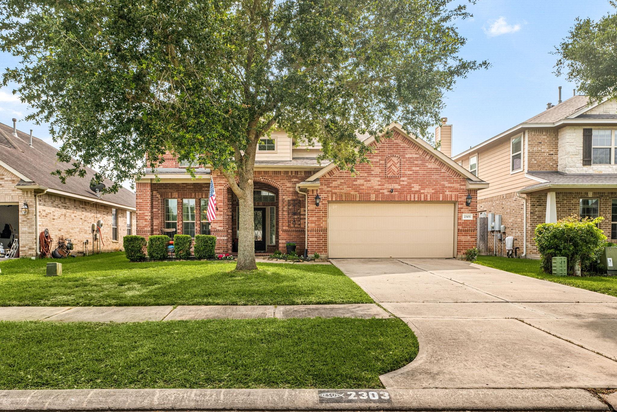 2303 Crescent Water