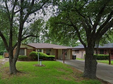 Photo of 10611 Rebel Road, Houston, TX 77016 (MLS # 10135952)