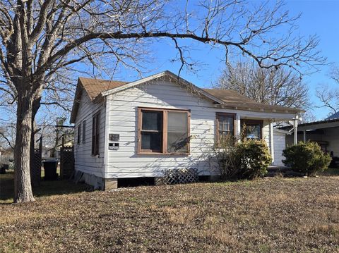 Homes For Sale - 508 E French Street<br/> Cuero, TX 77954