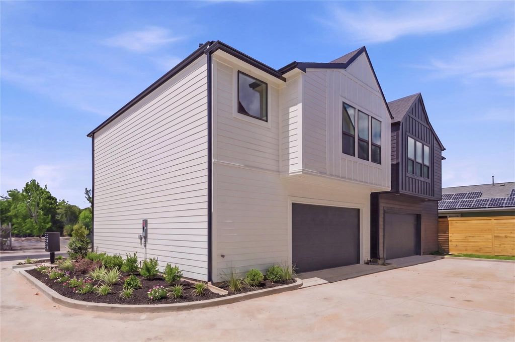 Photo of 4603 Harrisburg Boulevard #B, Houston, TX 77011 (MLS # 71972571)