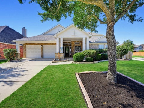 Photo of 2521 Twisting Pine Court, Houston, TX 77345 (MLS # 10467335)