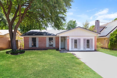 Photo of 2212 W Oakdale Road, Irving, TX 75060 (MLS # 46047071)