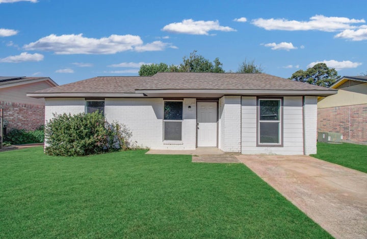Photo 1 of 24 — 9843 Ribbonwood Street, Houston, TX 77078