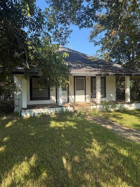 Photo of 730 W Lee Street, Sour Lake, TX 77659 (MLS # 66603481)