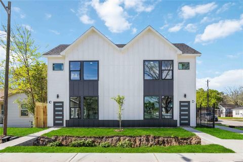 Photo of 4501 Newberry Street #A-D, Houston, TX 77051 (MLS # 22701874)