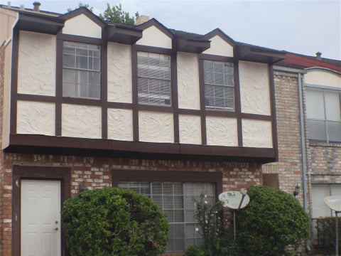Photo of 7700 Creekbend Drive #33, Houston, TX 77071 (MLS # 10367517)