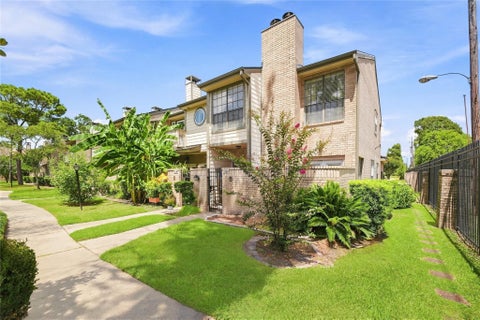 Townhouse For Sale - 736 Country Place Drive #I<br/> Harris County, Houston, TX 77079