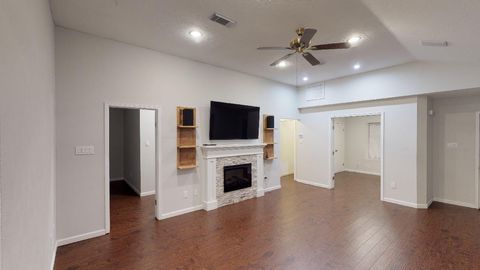 Photo of 90 S 90 S Cobble Hill Pl Place, The Woodlands, TX 77381 (MLS # 77469432)