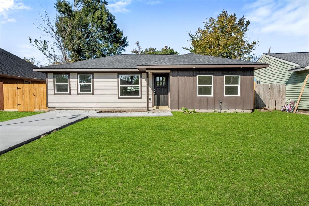 Photo of 2311 Pomona Drive, Pasadena, TX 77506 (MLS # 35064363)