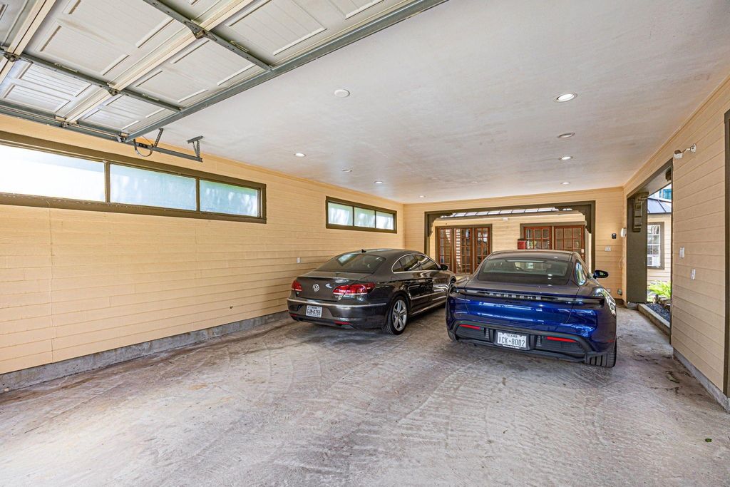 Photo of 702 Avondale Street, Houston, TX 77006 (MLS # 30839684)