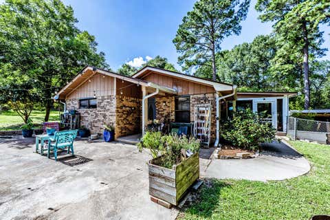 Homes For Sale - 2217 Shannon Drive<br/> Walker County, Huntsville, TX 77320