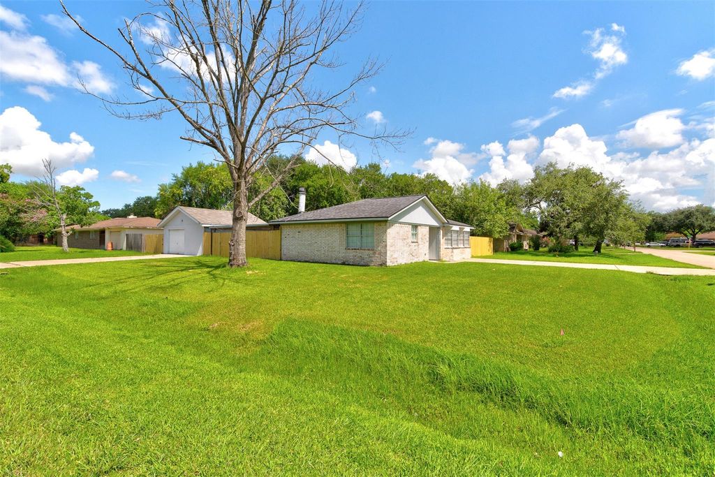 Photo of 8511 Honeysuckle Street, Highlands, TX 77562 (MLS # 42651845)