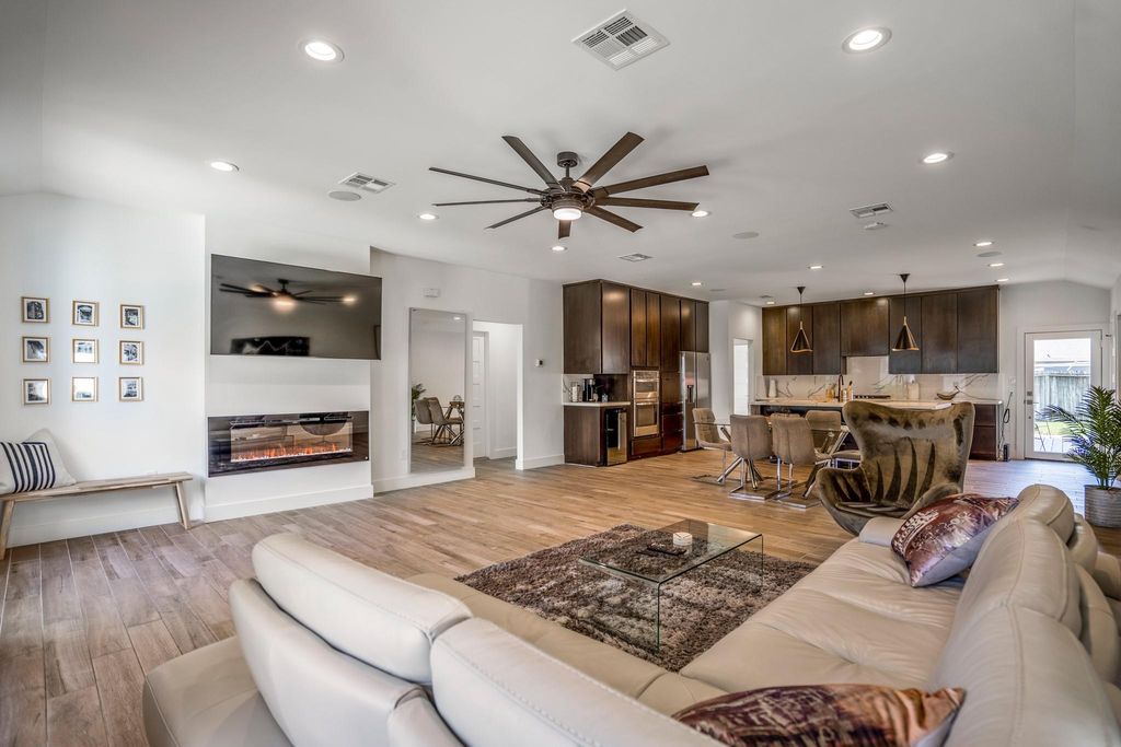 Photo of 3878 Arbor Street, Houston, TX 77004 (MLS # 14087027)