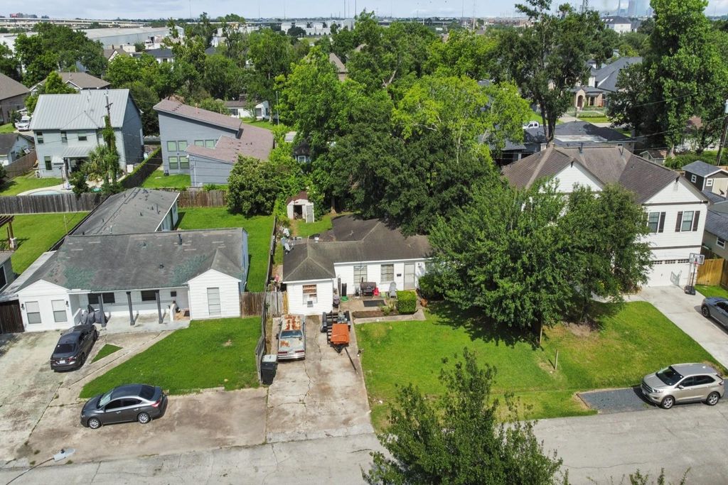 Photo of 1416 Aldrich Street, Houston, TX 77055 (MLS # 77255468)
