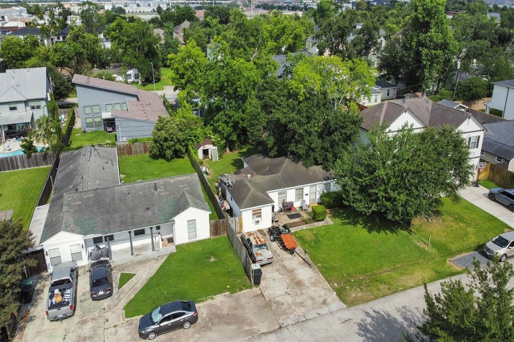 Photo of 1416 Aldrich Street, Houston, TX 77055 (MLS # 77255468)